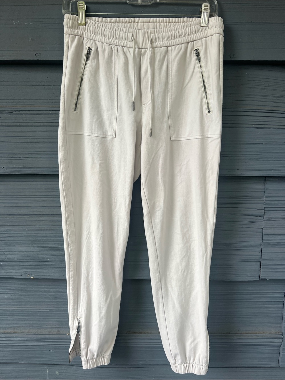 Athleta Women’s cream Joggers with Zippered Pockets and ankles